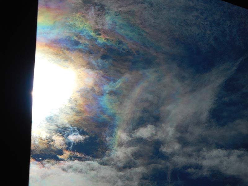 鮮やかな彩雲