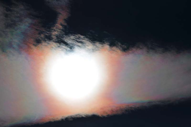 鮮やかな彩雲