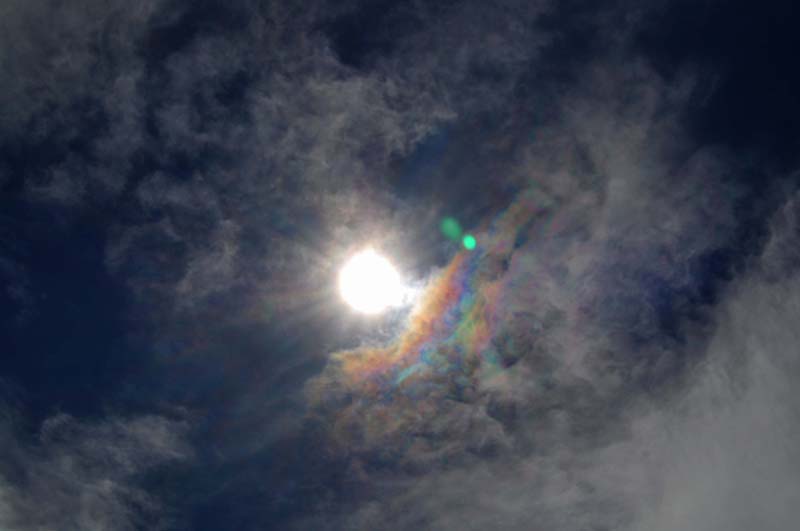 鮮やかな彩雲